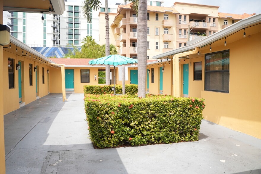More Photos Of 418 S Federal Hwy, Hollywood Hotel For Sale