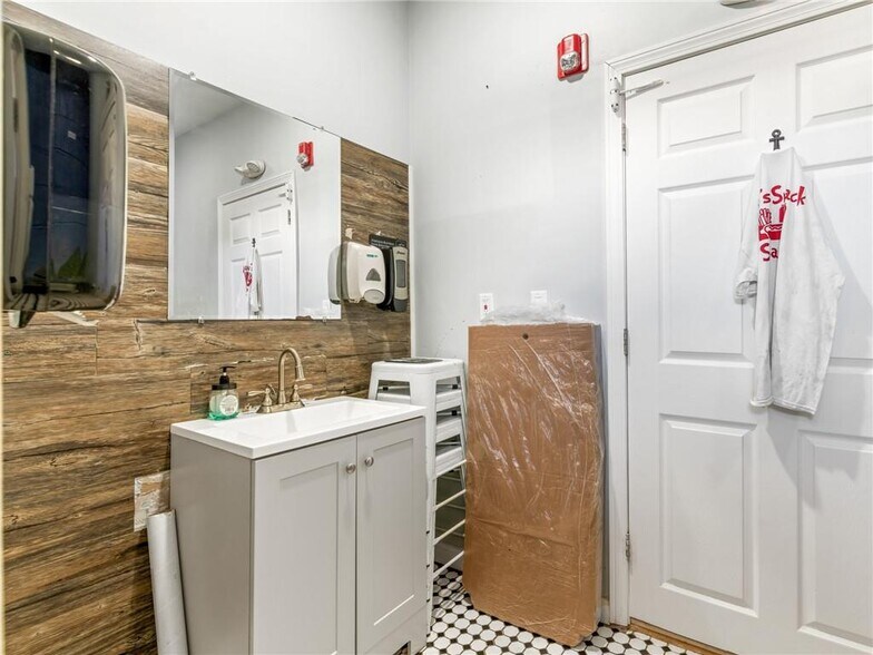 More Photos Of 2291 W Shore Rd, Warwick Showroom For Sale