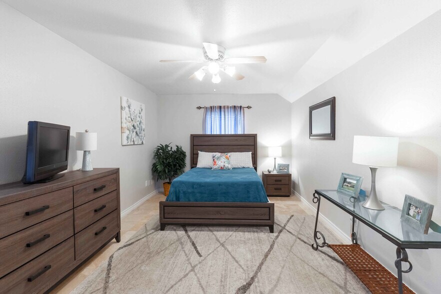 More Photos Of 10000 Hammerly Blvd, Houston Apartments For Sale