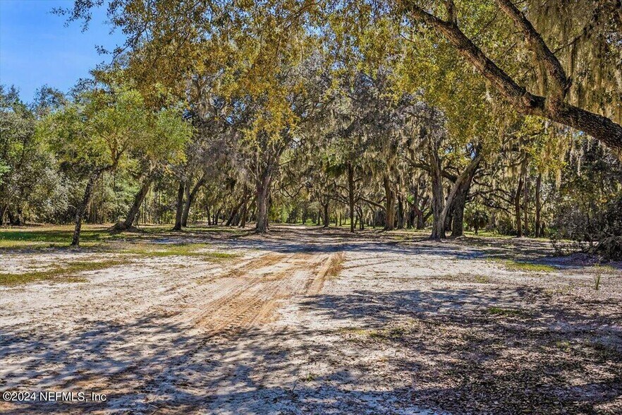 More Photos Of 258 Bostwick Cemetery Rd, Palatka Lodge Meeting Hall For Sale