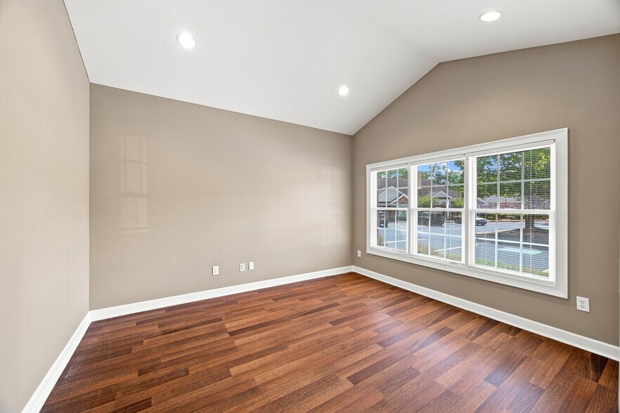 More Photos Of 802 Macy Dr, Roswell Office For Sale