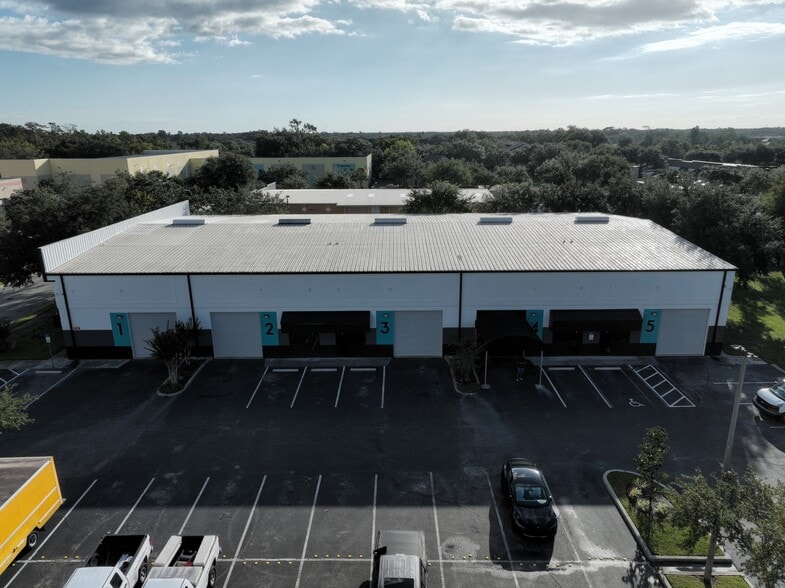 More Photos Of 5032 Forsyth Commerce Rd, Orlando Warehouse For Lease