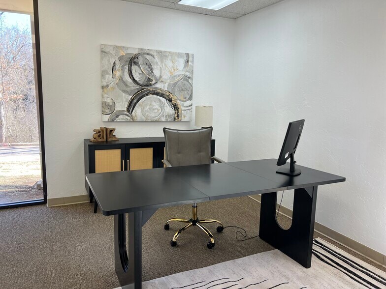 More Photos Of 1603 E 19th St, Edmond Coworking Space