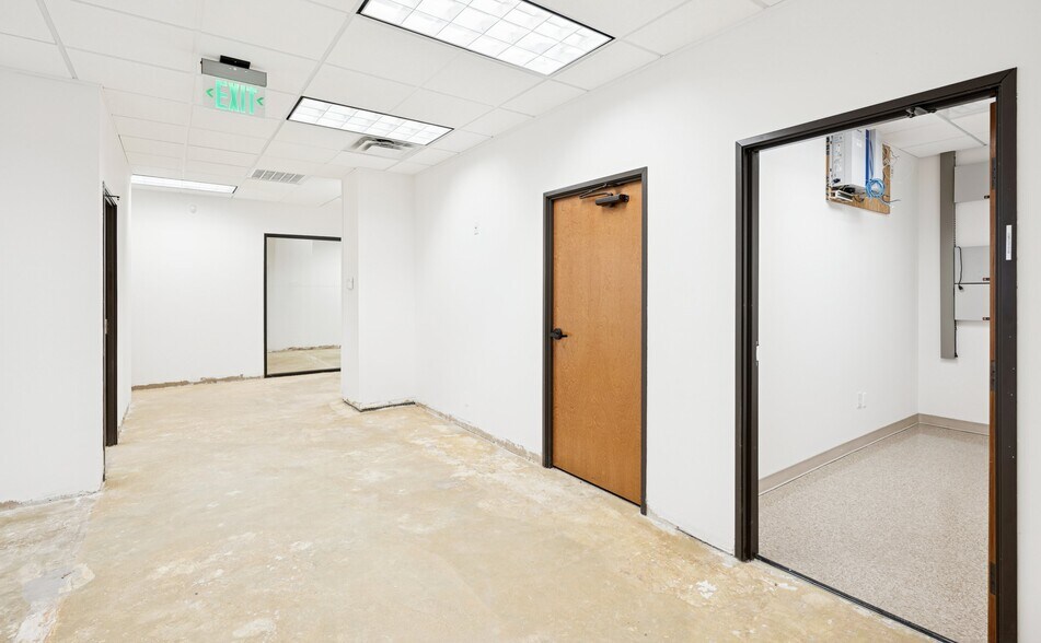 More Photos Of 4400-4440 Beltway Dr, Addison Flex For Sale