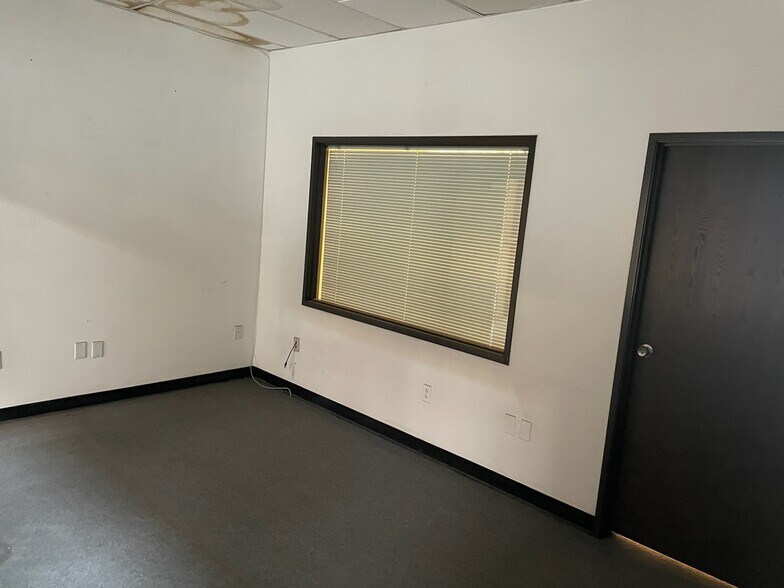 More Photos Of 937 S Alameda St, Los Angeles Warehouse For Lease