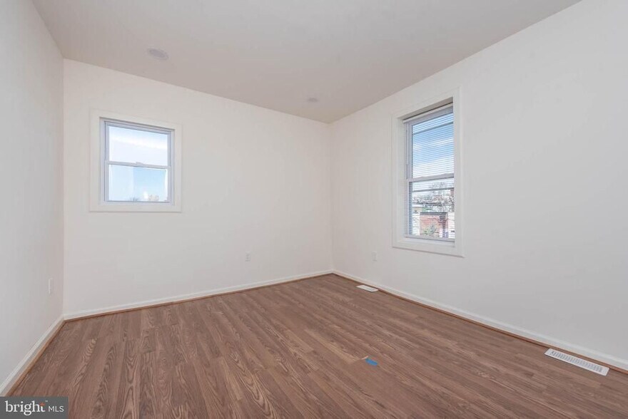 More Photos Of 1640 N Broadway, Baltimore Flex For Sale