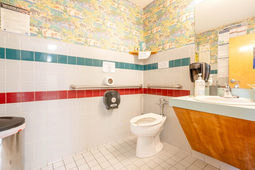 More Photos Of 2081 Mesa Valley Way, Austell Specialty For Sale