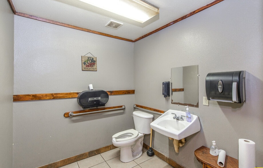 More Photos Of 104 Amber Ln, Springhill Specialty For Sale