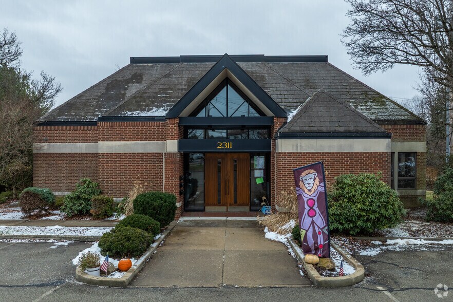 More Photos Of 2311 Bethel Church Rd, Bethel Park Medical For Lease
