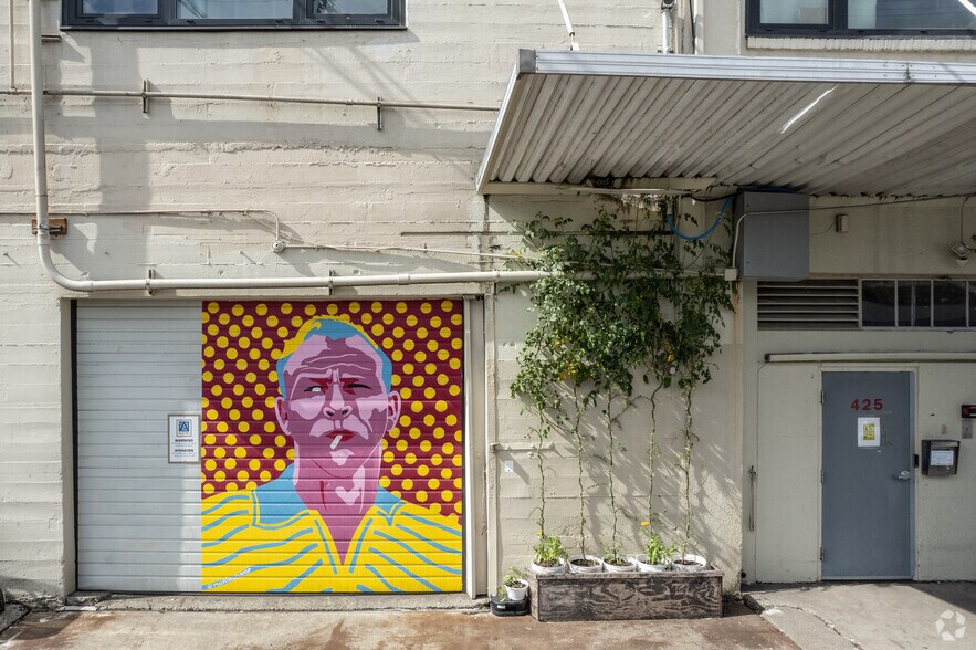 More Photos Of 232 SE Oak St, Portland Warehouse For Lease
