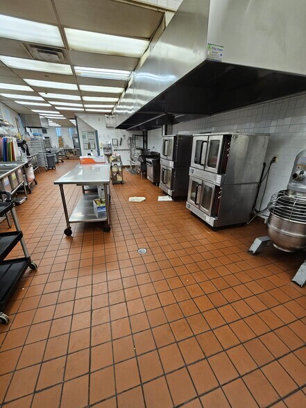 More Photos Of 913 E 108th St, Brooklyn Storefront Retail Office For Sale