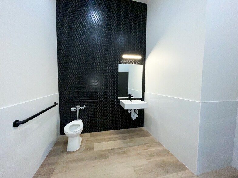 More Photos Of 6905 Alcove Ave, Lubbock Office For Sale