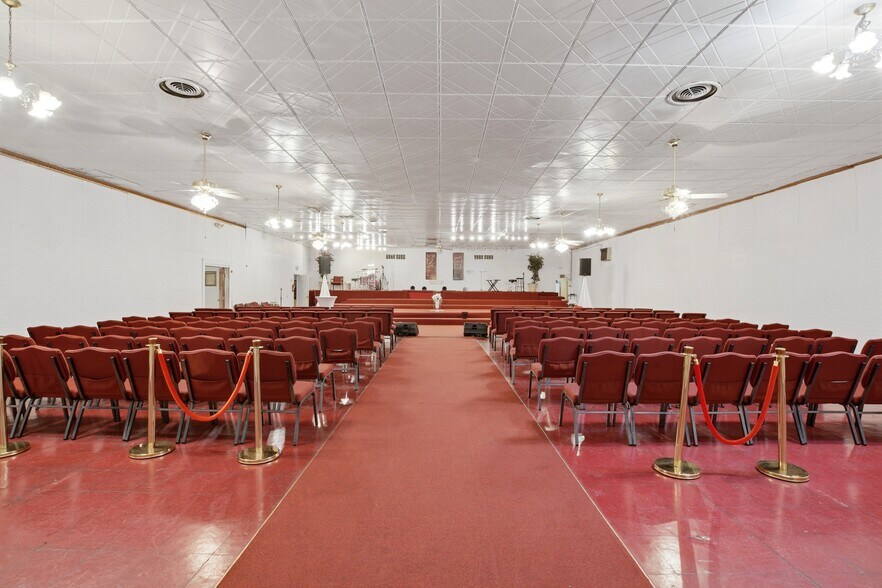 More Photos Of 1505 W 63rd St, Chicago General Retail For Sale