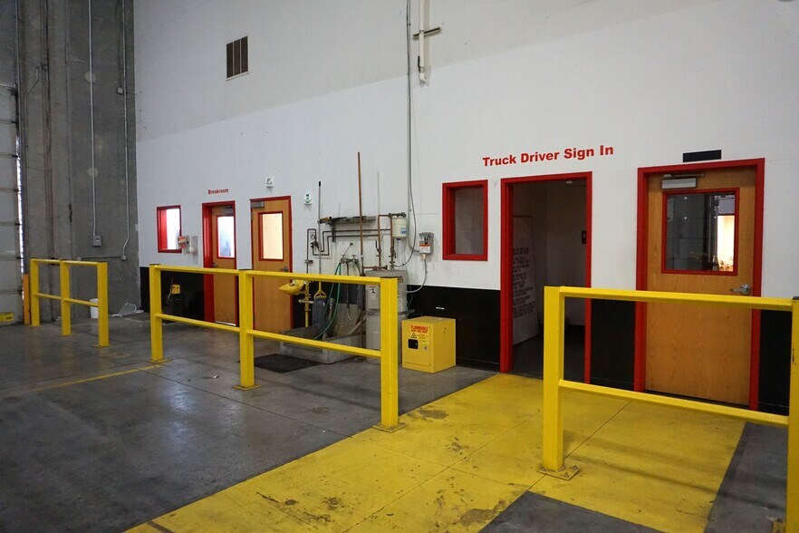 More Photos Of 2475 S 3200 W, Salt Lake City Distribution For Lease