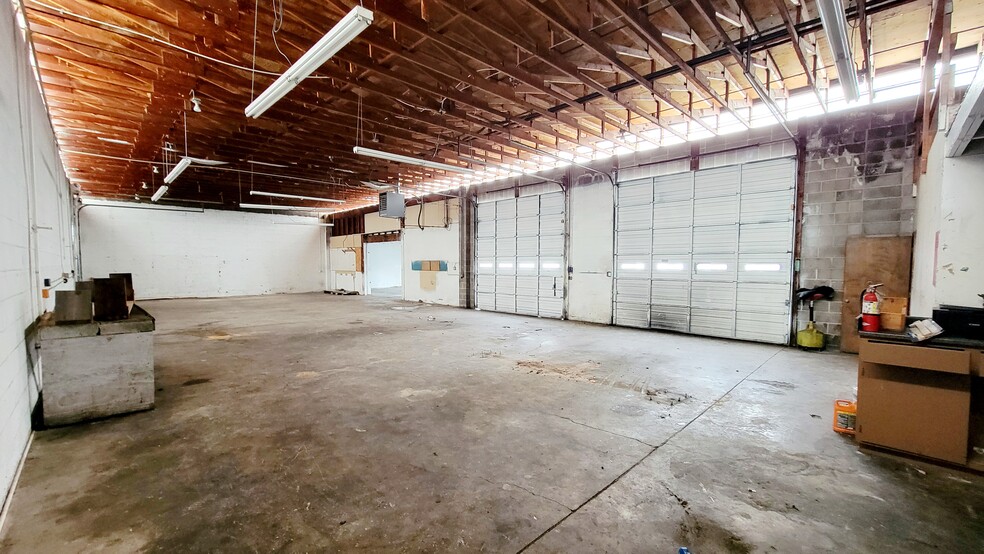 More Photos Of 2060 Warner St NE, Salem Warehouse For Sale