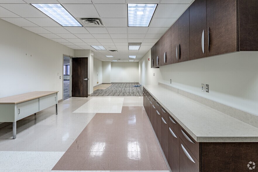 More Photos Of 600 Parsippany Rd, Parsippany Office For Sale