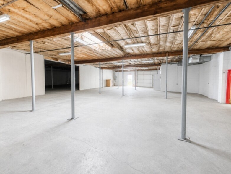 More Photos Of 460 N Black Horse Pike, Blackwood Light Distribution For Sale