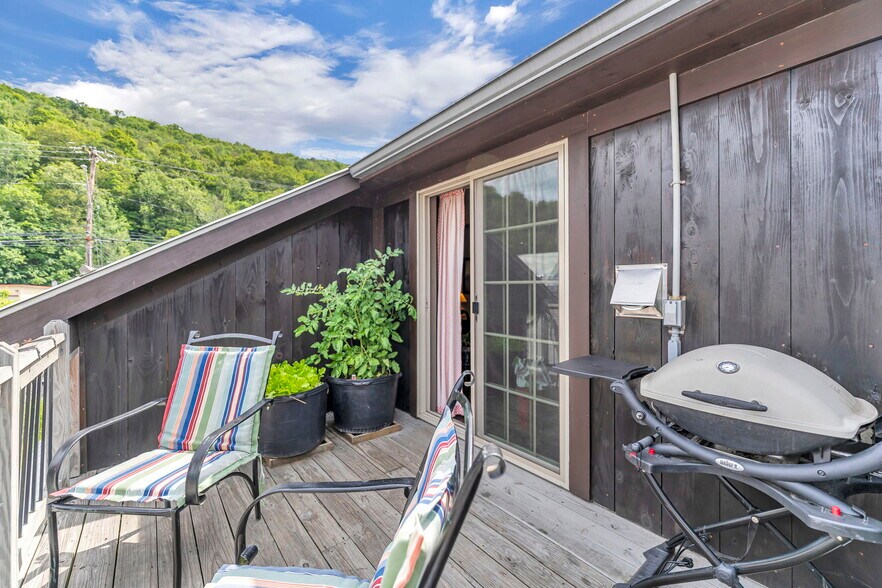 More Photos Of 1959 Old Route 17, Roscoe Storefront Retail Residential For Sale