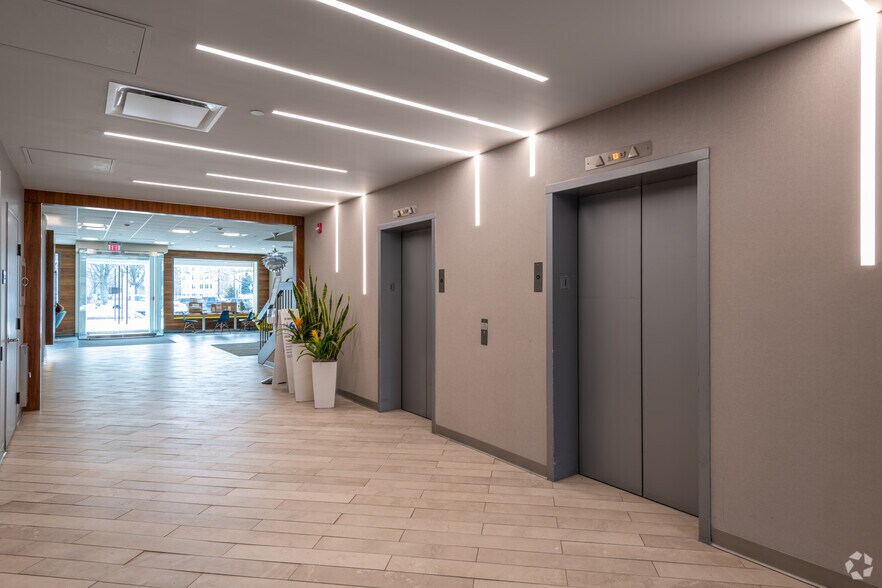 More Photos Of 10 Cabot Rd, Medford Office For Lease