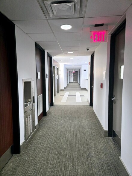 More Photos Of 290 NW 165th St, North Miami Beach Office For Lease