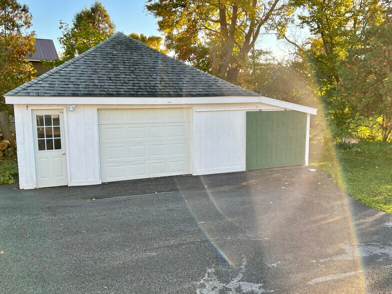 2825 Paris Green, Sauquoit, NY 13456 Office For Sale