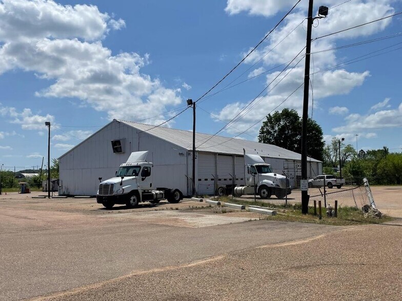 More Photos Of 1651 Kerr Dr, Jackson Unknown For Lease