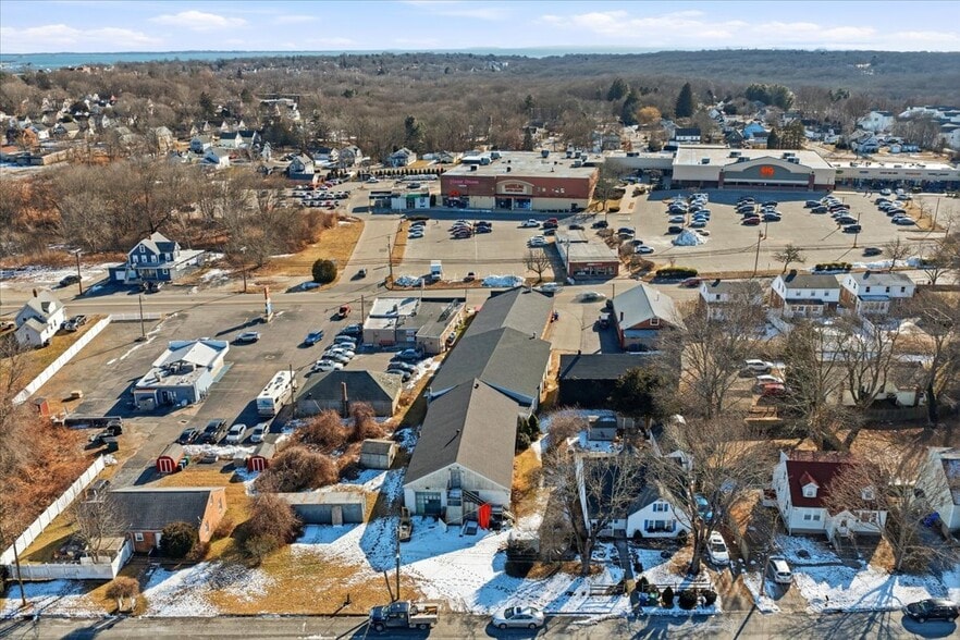 More Photos Of 33 Boston Post Rd, Waterford Freestanding For Sale