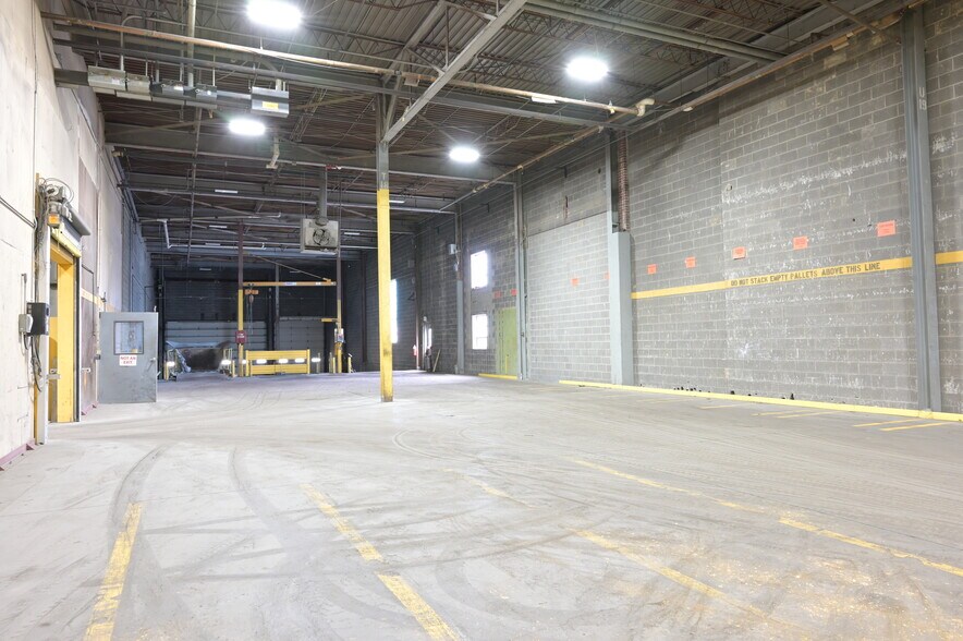 More Photos Of 835 Washington St, Saint Marys Manufacturing For Lease