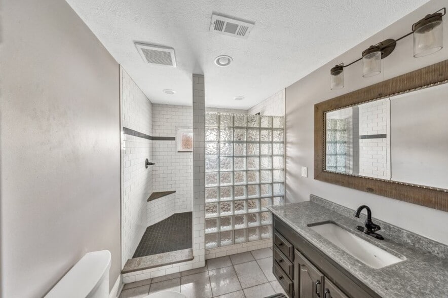 More Photos Of 5982 W State Road 32, Anderson Service Station For Sale