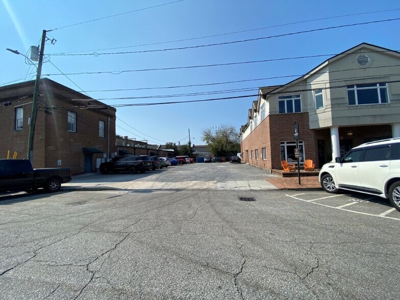 More Photos Of 112 W Doty Ave, Summerville Office For Lease