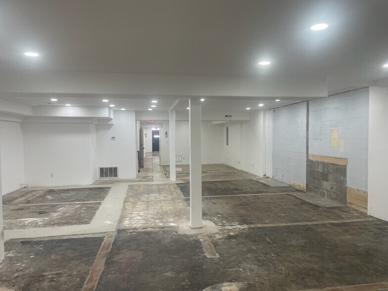 More Photos Of 330 E Oak St, Louisville Office For Sale