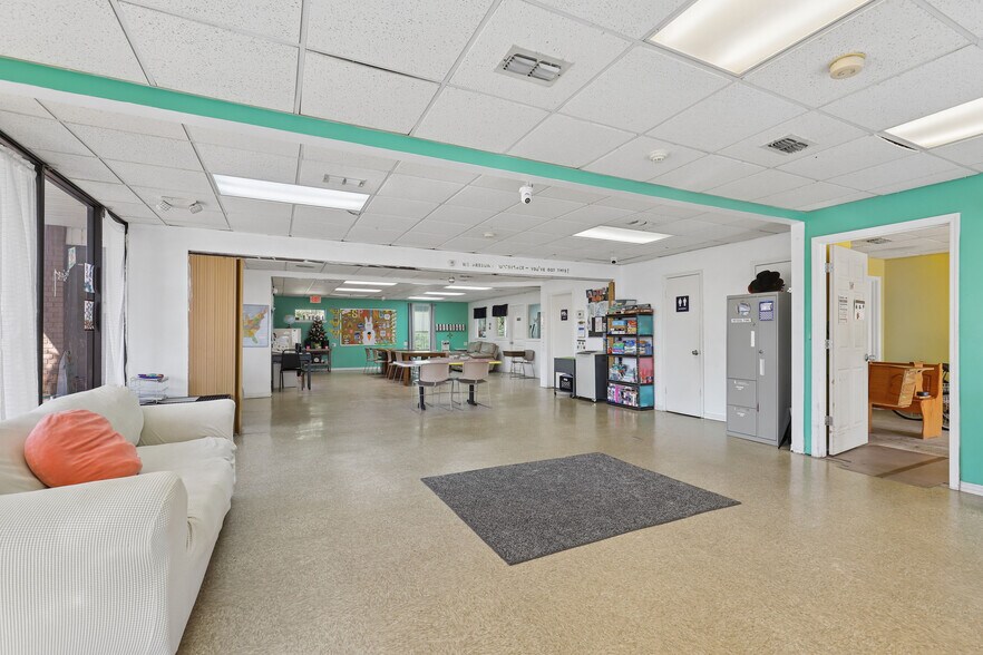 More Photos Of 772 Foxridge Center Dr, Orange Park Office For Sale