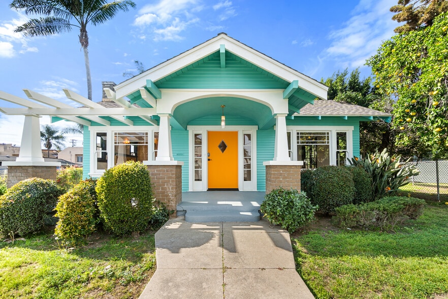More Photos Of 1204 N Ross St, Santa Ana Office For Sale