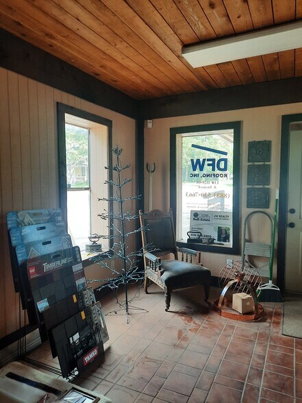 More Photos Of 1124 E Houston Ave, Crockett Freestanding For Sale