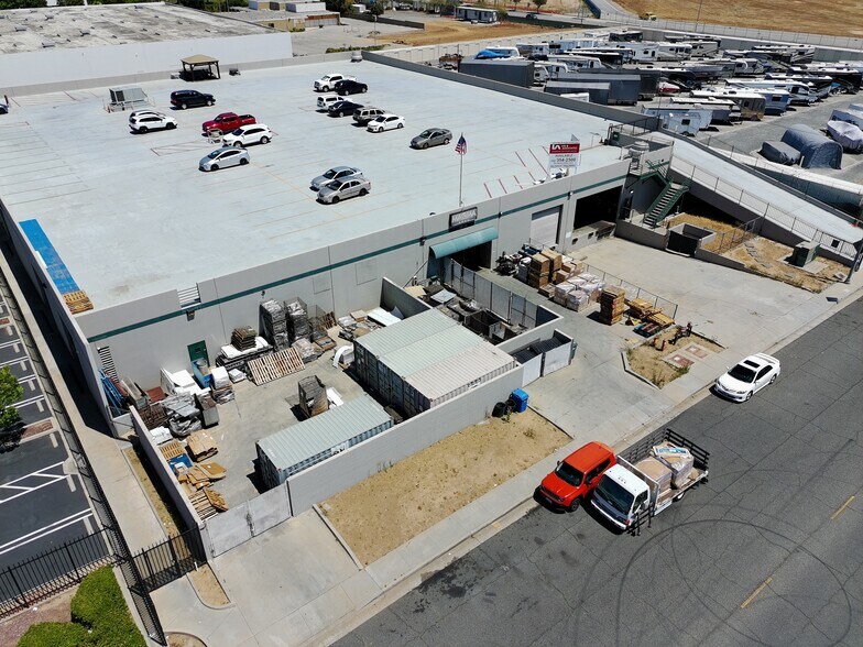 More Photos Of 3940 Pixie Ave, Lakewood Warehouse For Lease