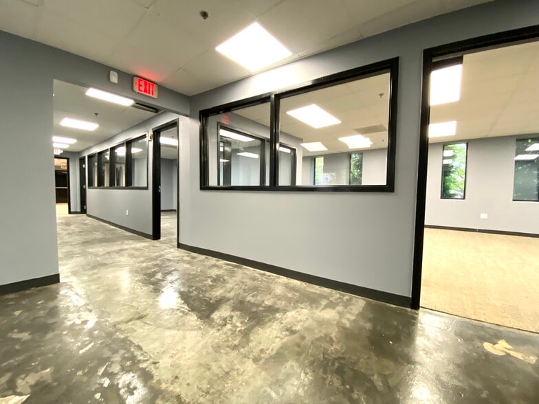 More Photos Of 2488 SW Lakewood Ave, Atlanta Office Residential For Lease