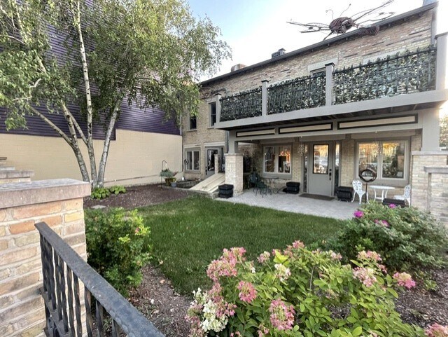 More Photos Of 324-326 N River St, East Dundee Storefront For Lease