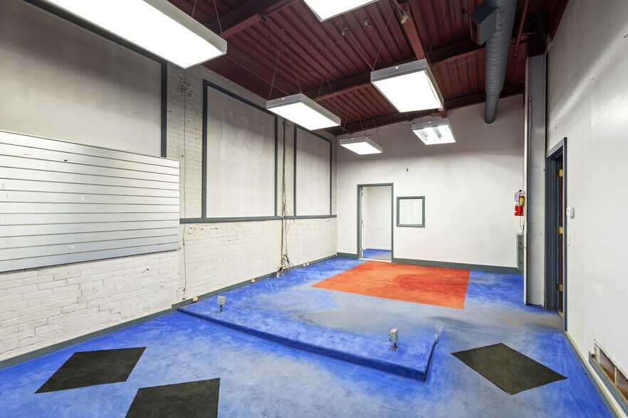 More Photos Of 412 Harrison St, Kalamazoo Freestanding For Lease