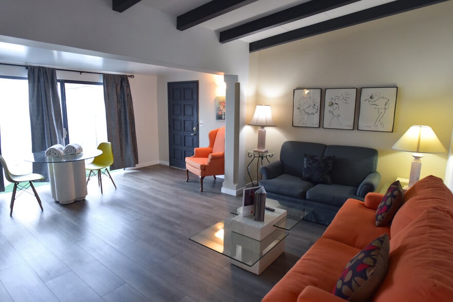 More Photos Of 2330 N Palm Canyon Dr, Palm Springs Hotel For Sale