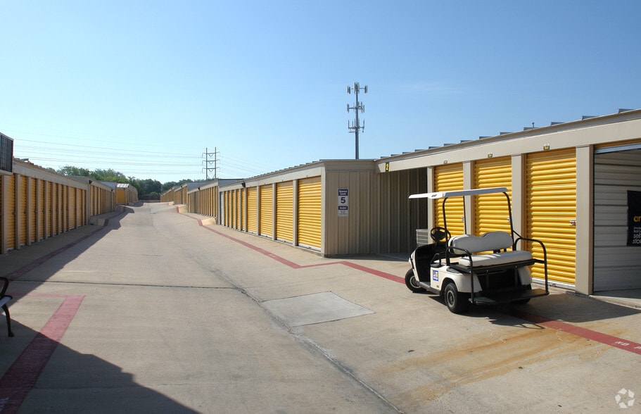 More Photos Of 230 Snyder Rd, Hermitage Self Storage For Lease