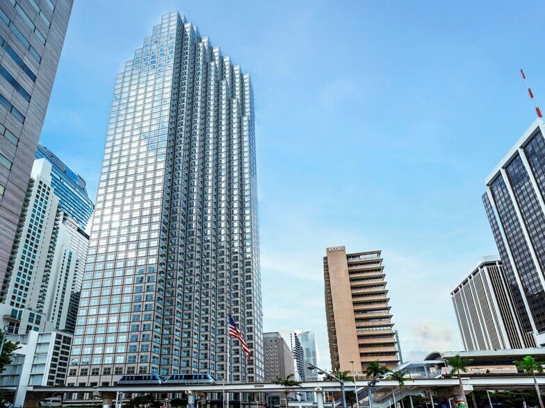 More Photos Of 200 S Biscayne Blvd, Miami Office For Lease