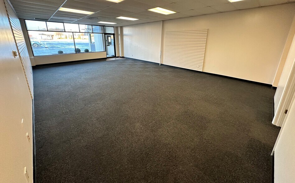 More Photos Of 6041-6069 NE Antioch Rd, Gladstone Unknown For Lease