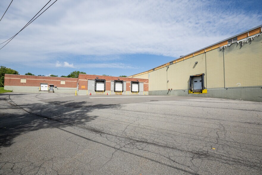 More Photos Of 12 Elmwood Rd, Menands Distribution For Lease