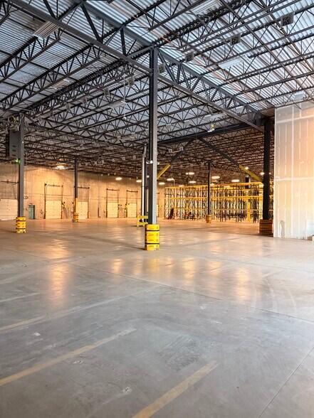 More Photos Of 2015 Silver Bell Rd, Eagan Industrial For Lease