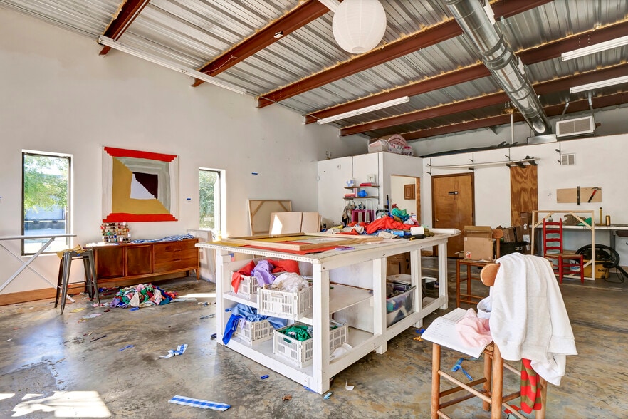 More Photos Of 1316 S 5th Ave, Wilmington Service For Sale