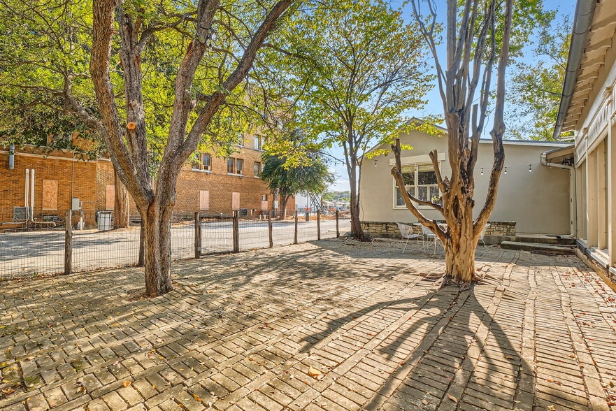 More Photos Of 228 S Seguin Ave, New Braunfels Office For Lease