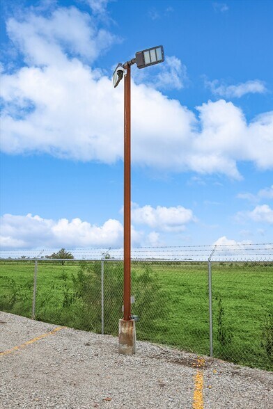 More Photos Of 2194 Seaborn Rd, Ponder Warehouse For Sale