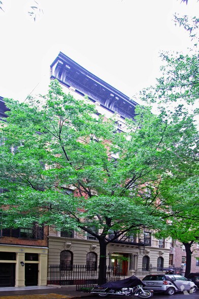 More Photos Of 255 W 22nd St, New York Apartments For Lease