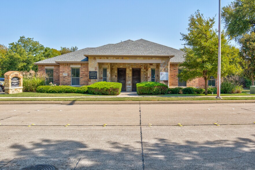 More Photos Of 7633 Bellaire Dr S, Fort Worth Medical For Sale