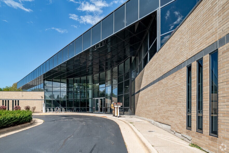 More Photos Of 575 W Madison St, Waterloo Loft Creative Space For Lease